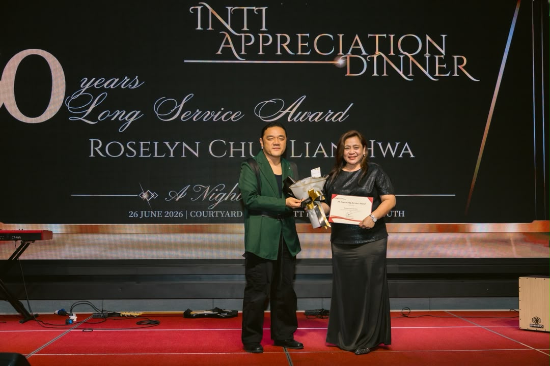 Ms Roselyn Chua, Chief Executive of INTI College Sabah, receiving the prestigious 30th Anniversary Long Service Award