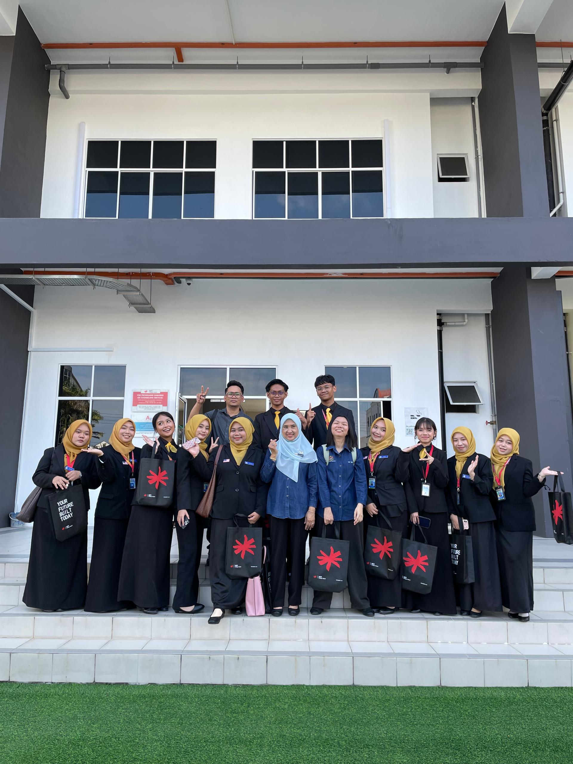 Kolej Tingkatan 6 Tawau Visits INTI College Sabah